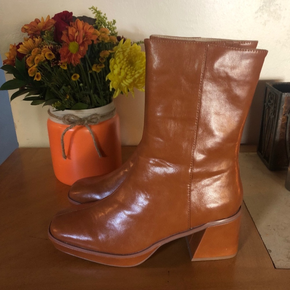 NIB Urban Outfitters Vegan Leather Bella Boots